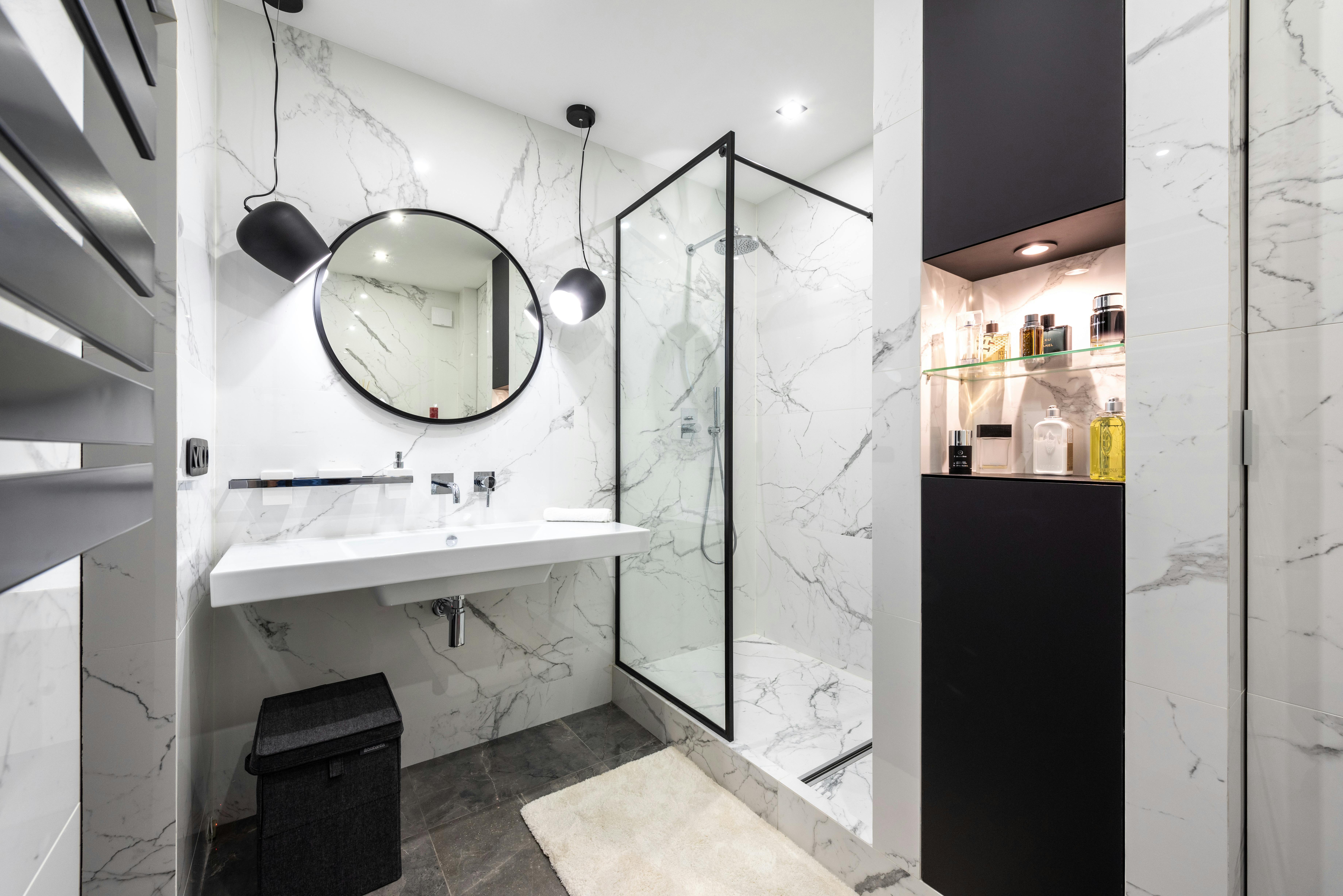 sonni Spiegelschrank – Licht, Stauraum und Design in einem