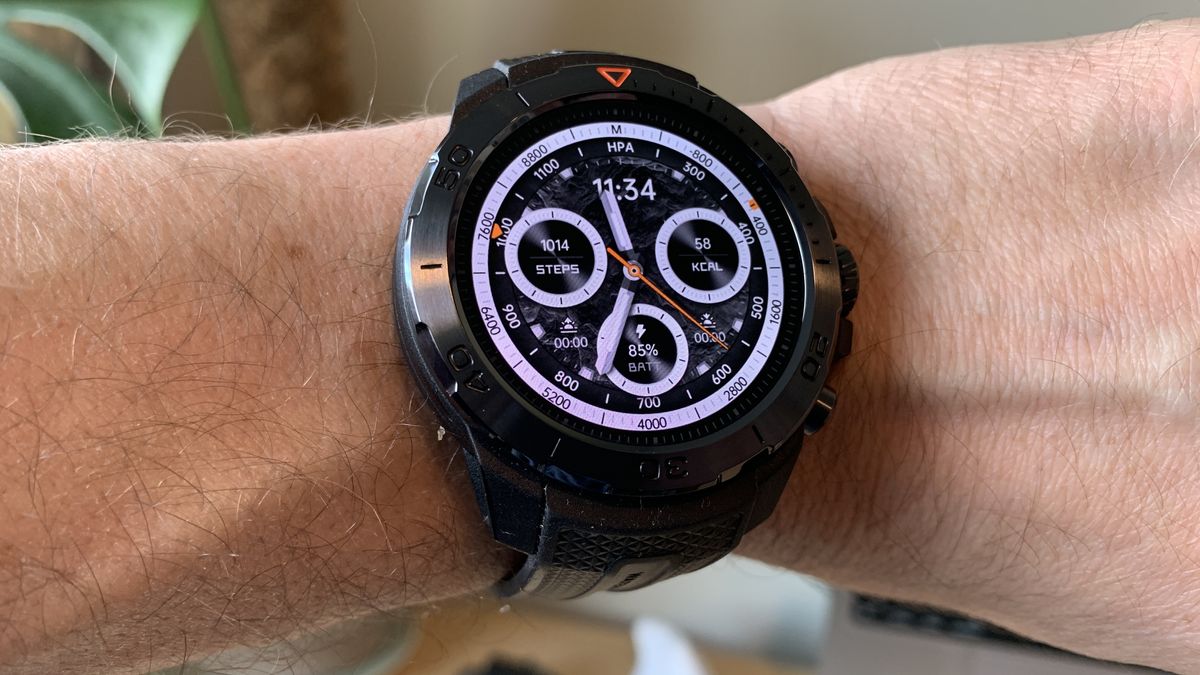 Explorer Plus GPS Smart Watch with Advanced GPS Accuracy
